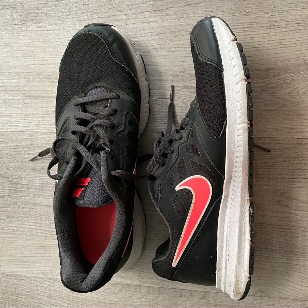 Black Nike sneakers with pink logo size 10